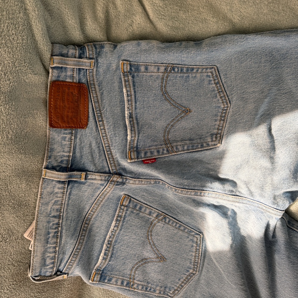 Women Levi's size 27